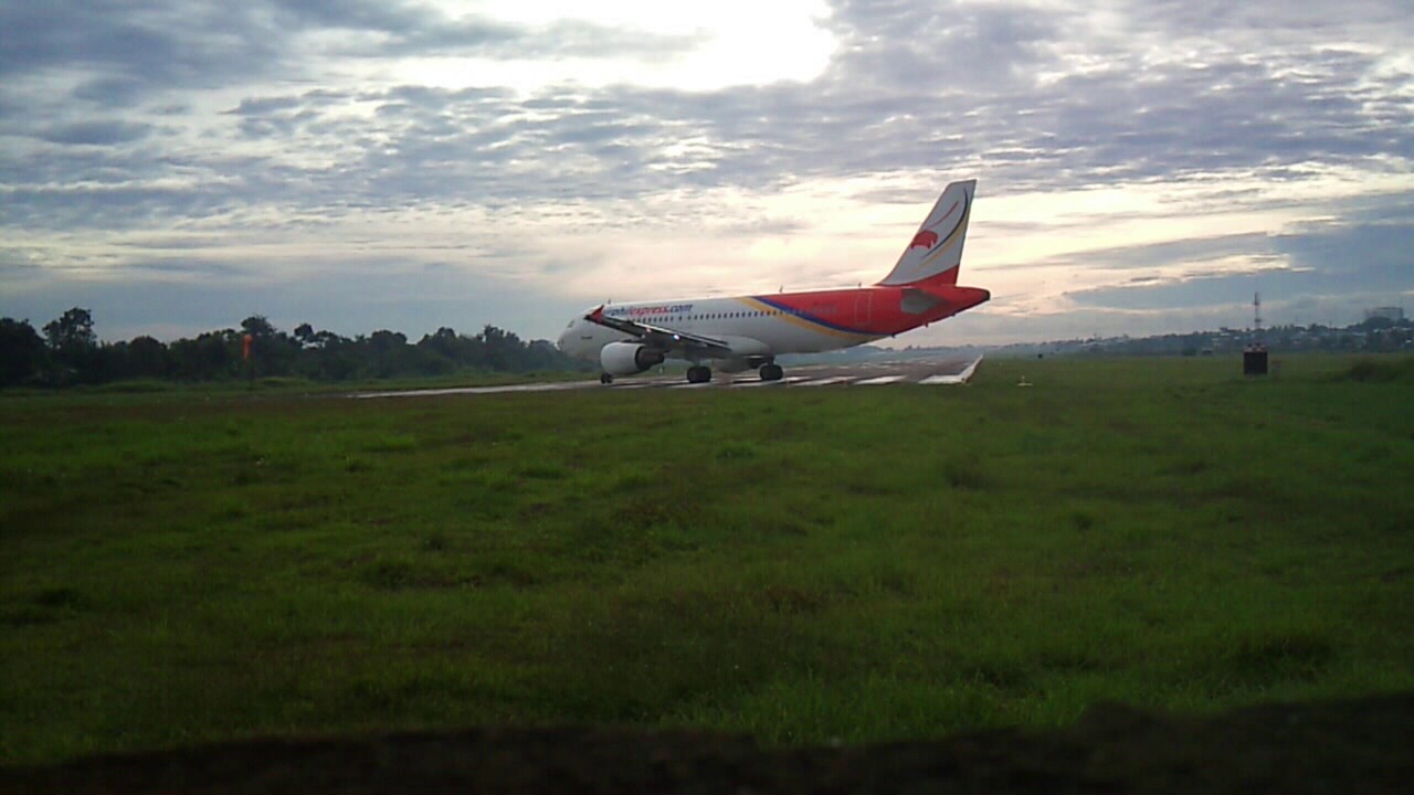 Zamboanga Plane Spotting - AirPhilExpress A-320 taking off @ RPMZ