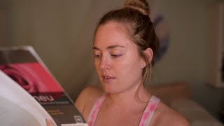 ASMR | Amerikanerin lernt 22 neue Wörter der Mittelstufe (Flüstern auf Deutsch) screenshot 5