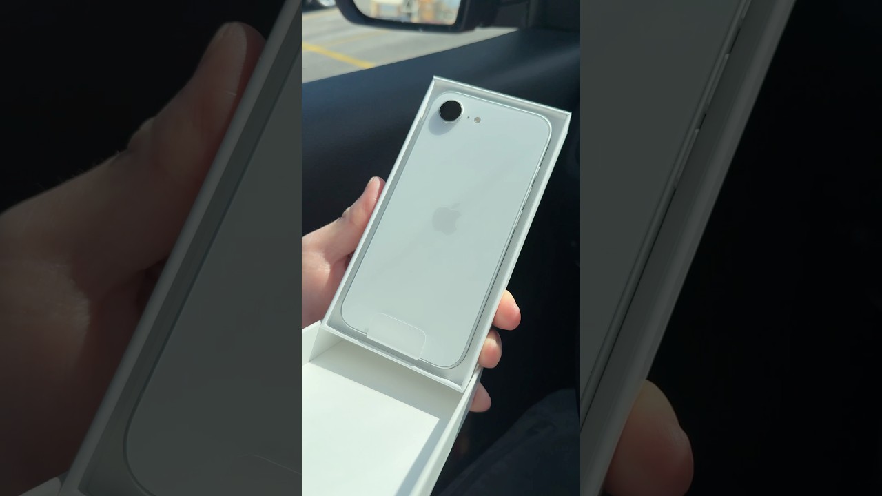 iPhone 16e Hands on & Color Comparison!