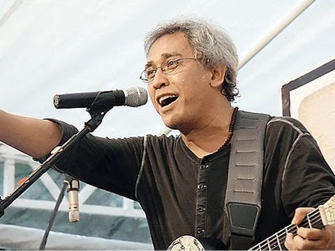 Iwan Fals ~Sebelum Kau Bosan
