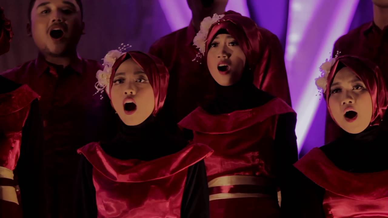 PSM Swara Wadhana UNY K2015 - Simphony Raya (Guruh Soekarno Putra)