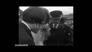 Ray Davies gets married (1964)