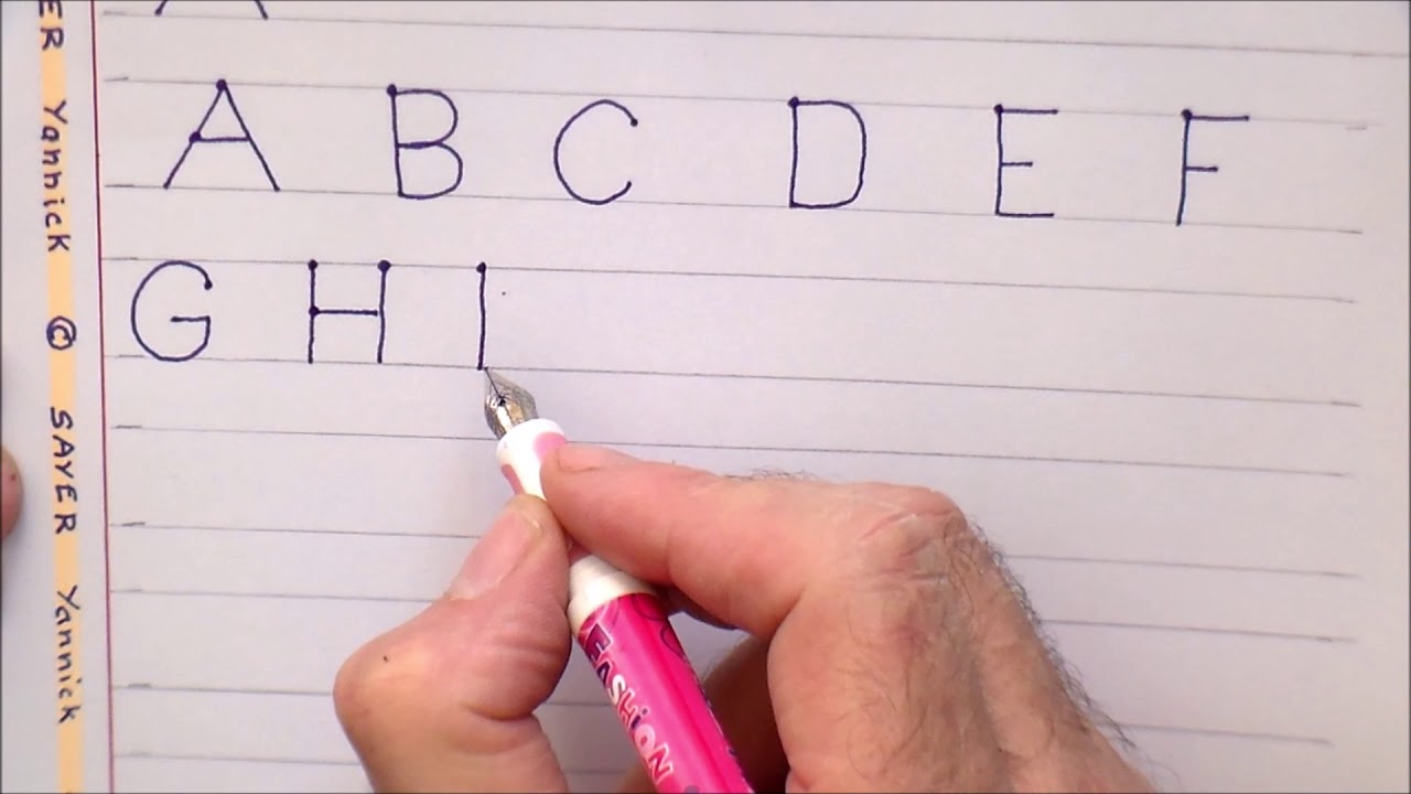 Comment apprendre les lettres de l alphabet en maternelle  Apprendre les  lettres, Les lettres majuscules, Écrire en cursive