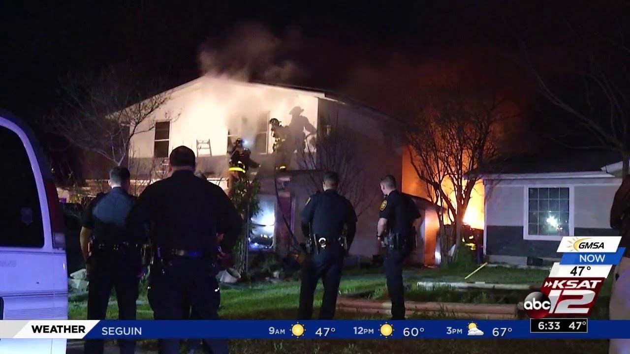 1 dead, 1 hospitalized in overnight house fire on Northwest Side - YouTube