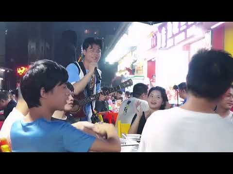 街头卖唱歌手演唱黄勇的《男人花》献给在坐所有男性朋友？！【原唱#黃勇 cover.大勝歌歌】#cpop