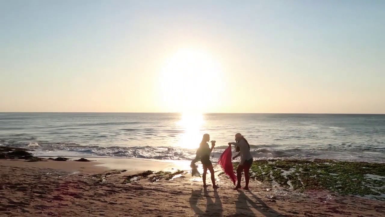 Coucher de soleil sur la plage de Tegal Wangi/Sunset at Tegal Wangi Beach/Sunset di Tegal Wangi