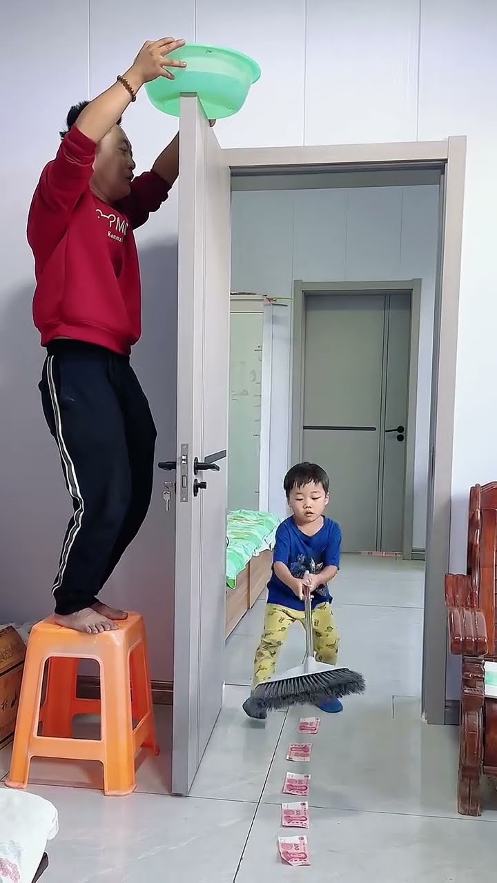 用压岁钱测试儿子，爸爸下次失算了吧!#Cute baby#Cute#呆萌小米宝#聪明宝宝#萌娃