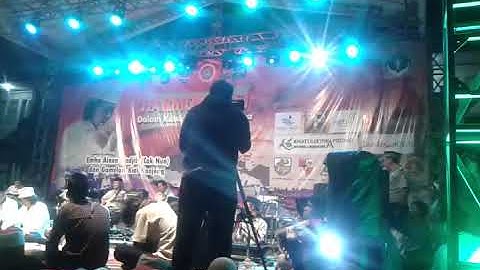 Bangbang Wetan Kiai Kanjeng dan Cak Nun