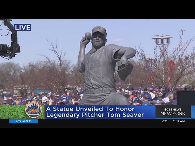 LOOK: Mets unveil statue honoring Hall of Famer Tom Seaver at home
