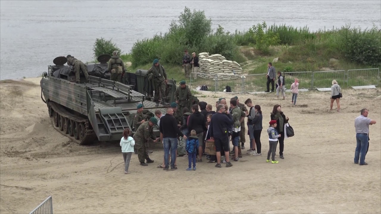 Good Morning, Dęblin - przeprawy przez Wisłę transporterami pływającymi PTS-M