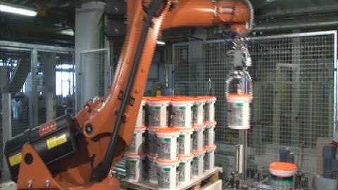 8 Robot Palletiser quick change heads with orientation