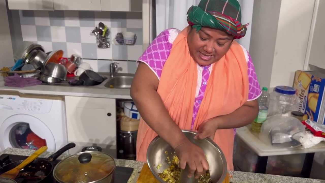 লেবু পাতার ডাল আলু দিয়ে শুটকি মাছের পাতুরি  রুই মাছের লেজের ভর্তা আশা করছি তিনটা রেসিপি