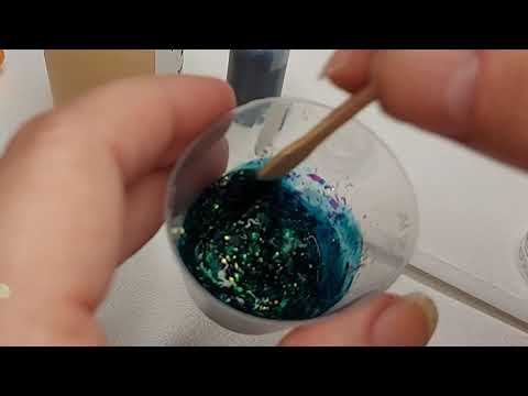 Creating a jelly base mixed with iridescent flakes