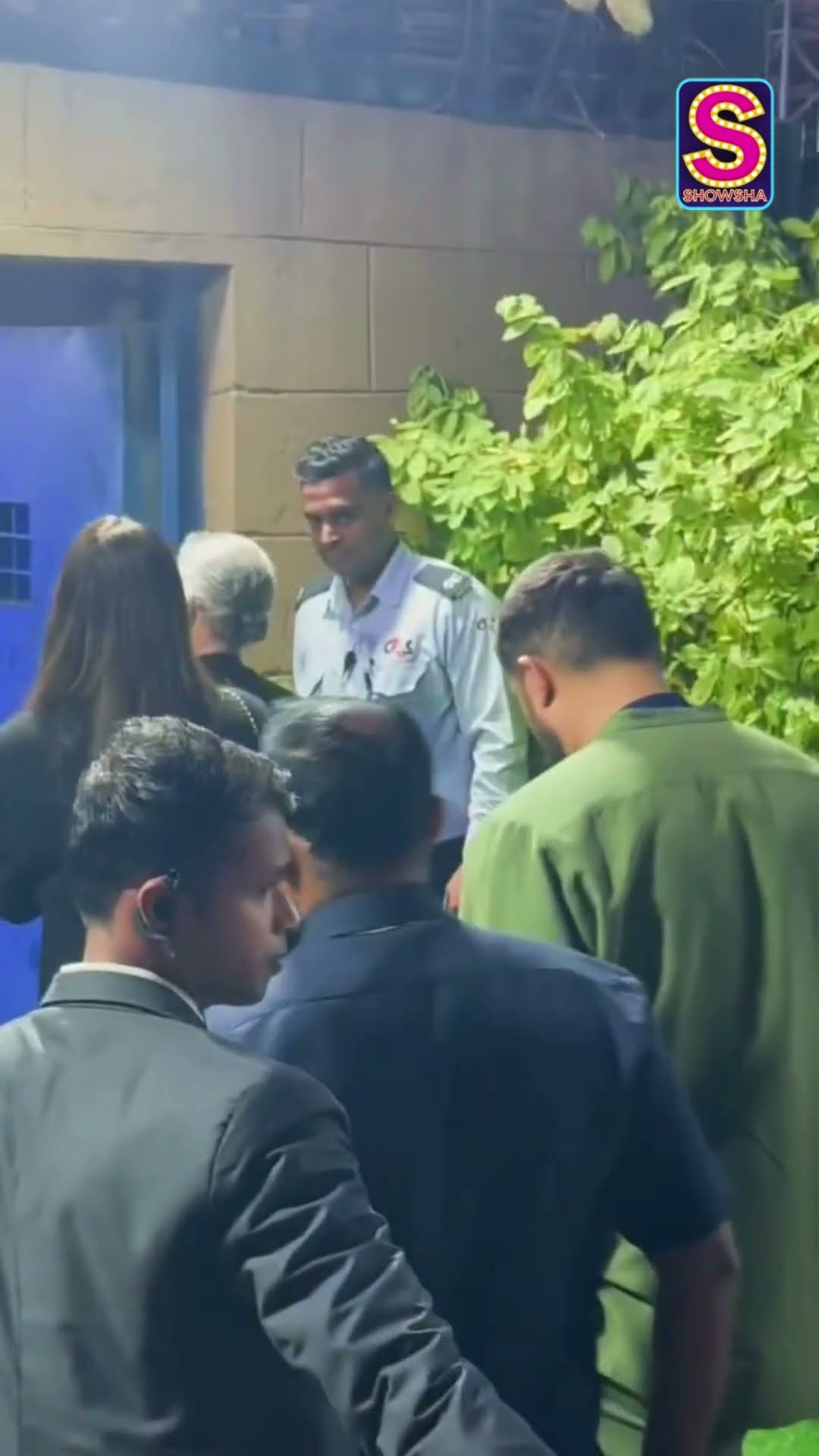 Abhishek Bachchan, Aishwarya Rai And Her Mother Arrive For Aaradhya’s School Function | N18S