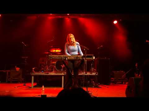 Avery Anna "what made you think" Live from Houston