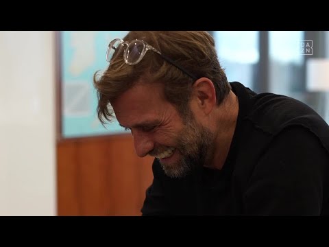 Jürgen Klopp sieht den Salah / Coutinho - Song | DAZN - Interview