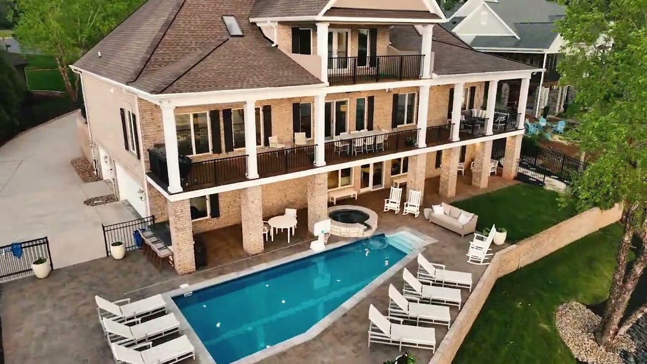 Robert Patterson with Lake Tillery Properties, LLC Presents 148 Forest Lake Ct on Lake Tillery!