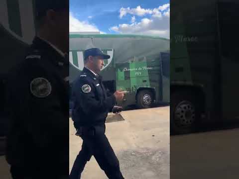 تطوان تحت حراسة أمنية مشددة حافلة فريق رجاء بني ملال تصل لملعب سانية الرمل لمواجهة المغرب التطواني