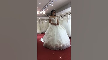 Váy cưới trắng trễ vai phối tầng | Chụp Ảnh Cưới Chuyên Nghiệp Tại HCM