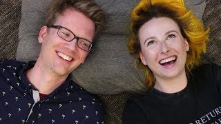 Video voorbeeld van "Pillow Talk with Hank Green"