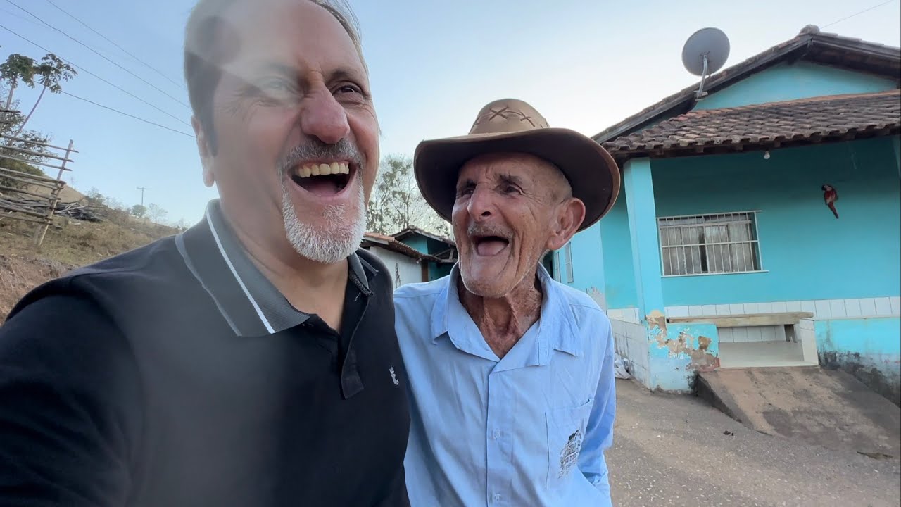 COM  89 ANOS, SEU ORESTES UM HOMEM ANIMADO E TRABALHADOR, POCO FUNDO MG. O REI DO FUMO DE CORDA