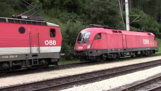 Arlbergbahn 2015, Güterzug bleibt liegen und wird 'abgeschleppt'