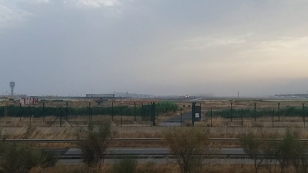 Impressive take off of the A340 of Aerolineas Argentinas from Barcelona Airport