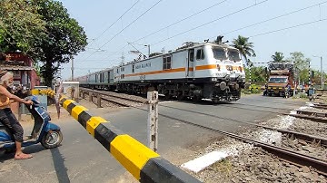 Dangerous Aggressive Imperial Mumbai mail Furious Deadly Honking Attacks At Railgate