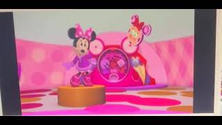Minnie The Explorer Wiggle Wiggle Music Video