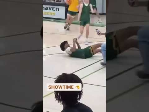 He kept elevating 👀 (via @newmanboysbasketball) #shorts