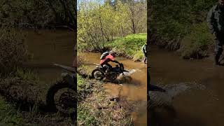 Штурм речки без моста - задачка эта непроста. #atv #moto #offroad #эндуро #экстрим