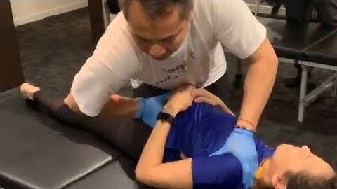 Quick Adjustment for his hip problem with Clm Tit Tar done by Master chris leong