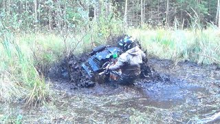 ATV Forest Mudding. Polaris Sportsman 1000 XP High Lifter переплывает реку.