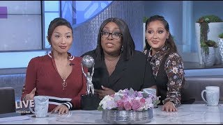 The Hosts’ Halle Berry Moment on the Red Carpet