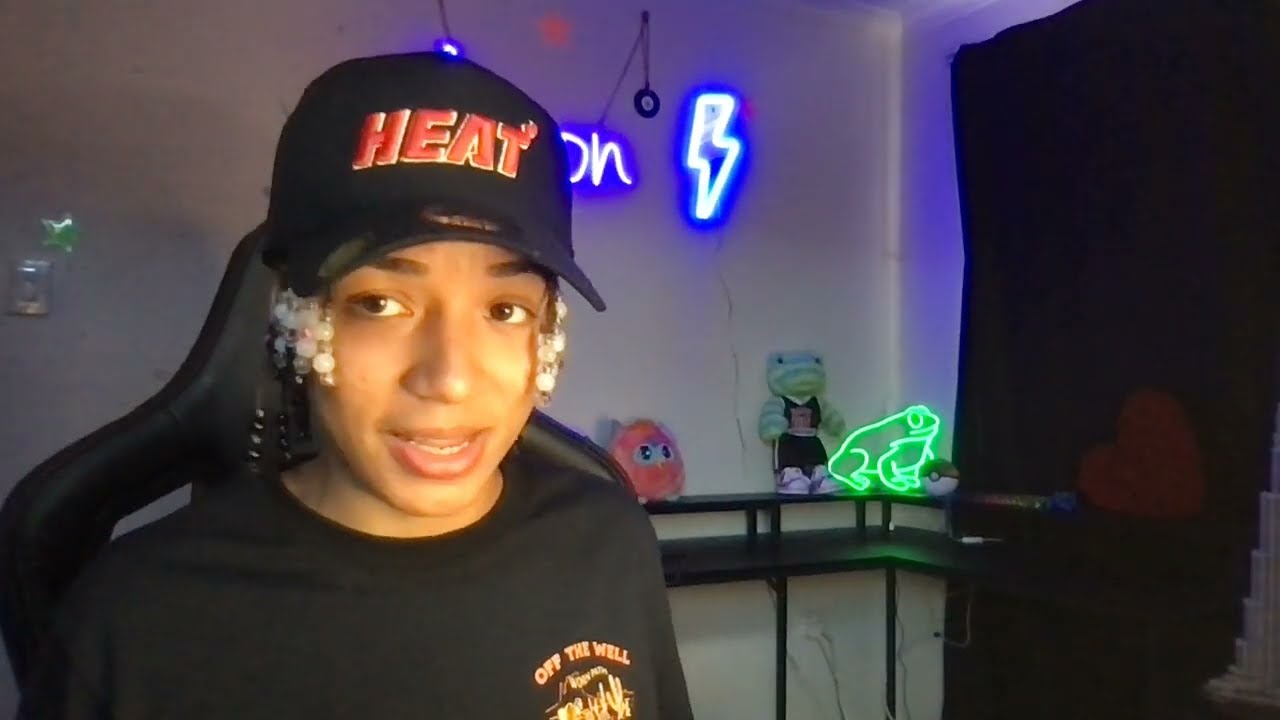 URGENT🚨 THIS SNAKE THINKS THEY CAN BITE YOU TWICE .. YOU'RE ALLOWED TO SAY NO ... 😉