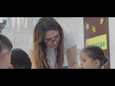 Video: Hoe In De Rij Te Staan voor Een Kleuterschool In Oefa