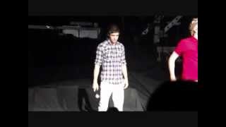 Liam flipping his mic at a concert in the US