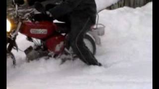 Simson S51 spielt im Schnee