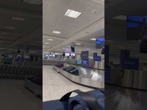 Video: The Bizarre United Airlines Terminal i Washington Dulles Lufthavn