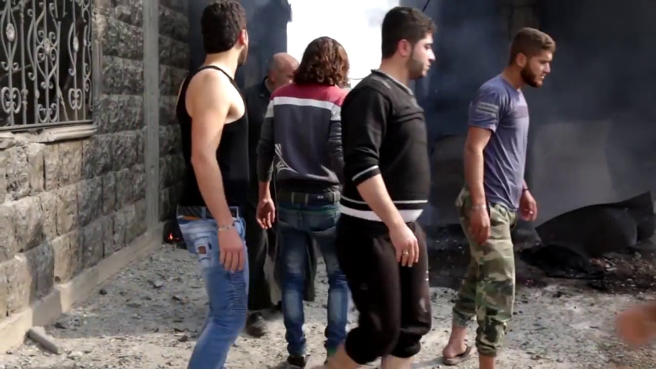 شاهد | صاروخان من طائرات الأسد يضربان حزازين في ريف إدلب الجنوبي