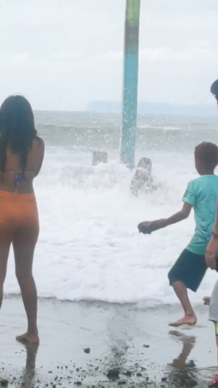 Ocean Swell Takes Down Girls || ViralHog