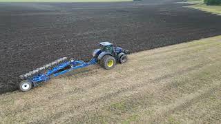 New Holland T7 315 med New Holland plog