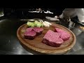 Теппаньяки (Teppanyaki), ужин в ресторане Токио. Приготовление мраморной говядины и морепродуктов.