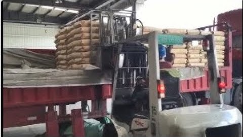 Forklift Driving Loading Truck With Bagged Cement Use Forklift Pull Push Attachments Keep Slip Sheet
