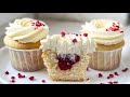 Ванильные КАПКЕЙКИ с малиновой начинкой и кремчизом | Cupcakes