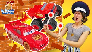 ¡Rayo McQueen y Blaze visitan la Escuela Divertida! Juego de coches para niños. Videos infantiles