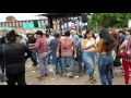 MUJERES BAILANDO Y ATREVIDAS. "