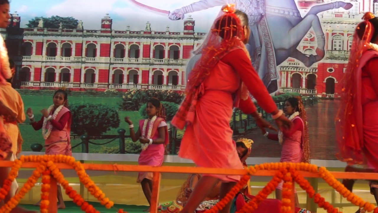 কুশান নৃত্য 

শ্রদ্ধেয় মহান ধর্মপ্রাণ বৃহত্তর কুচবিহার বাসি।  আমার রাজ্যের জাতীয় নৃত্য কুশান।