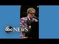 Elton John pays tribute to Queen Elizabeth II at Toronto concert