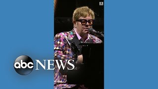 Elton John pays tribute to Queen Elizabeth II at Toronto concert